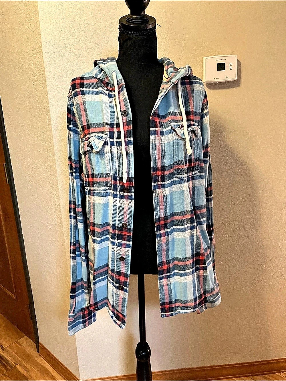 Hollister Hooded Plaid Flannel Shirt Plaid Hooded Shirt Jacket in Blue & Red